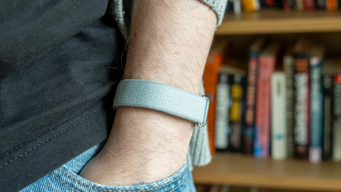 Fitbit Air screenless fitness tracker with companion band