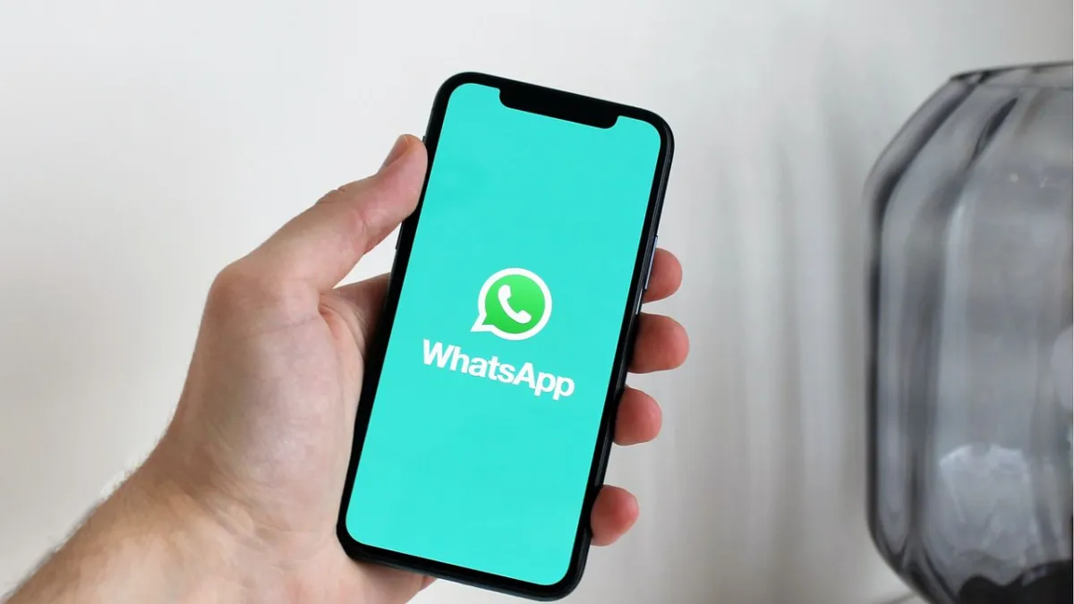 Meta Business Agent dashboard displaying automated customer service responses for WhatsApp and Instagram