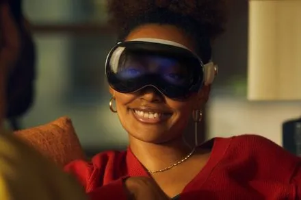 Apple smart glasses prototype features waveguide AR display technology.