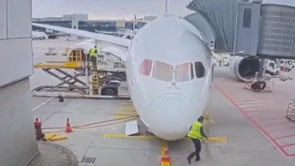 Lufthansa Boeing 787 Dreamliner resting on its nose after a landing gear incident at Frankfurt Airport