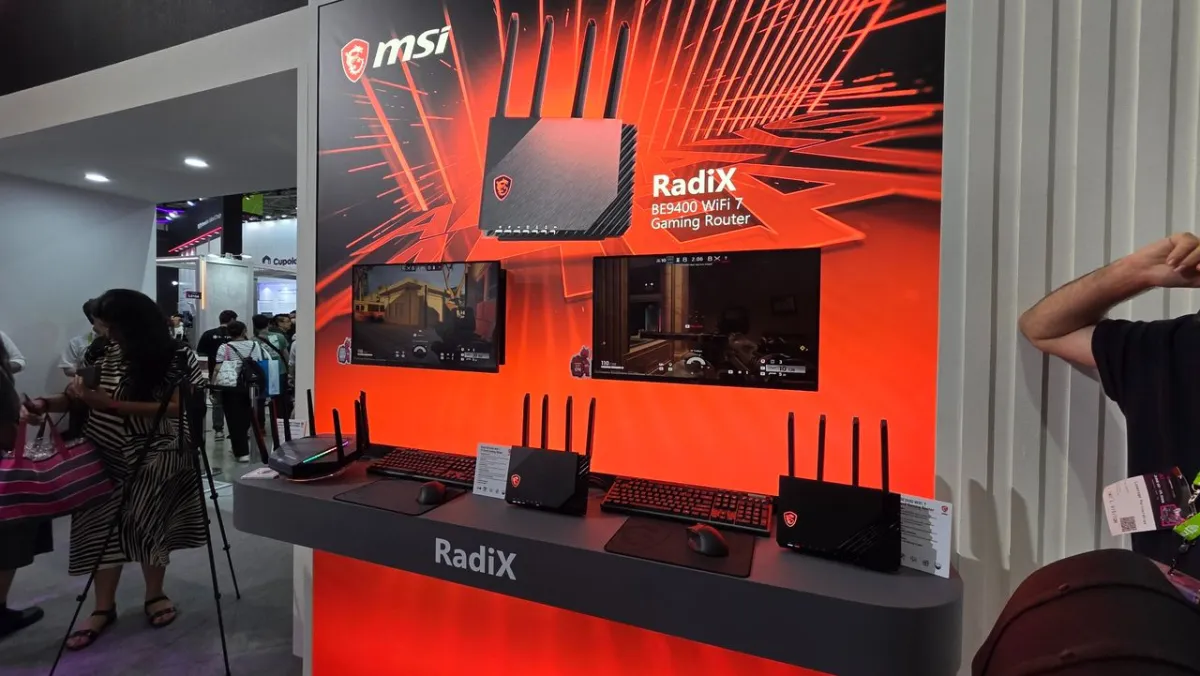 The photograph shows the MSI RadiX BE19000, BE9400, and BE3600 WiFi 7 routers.