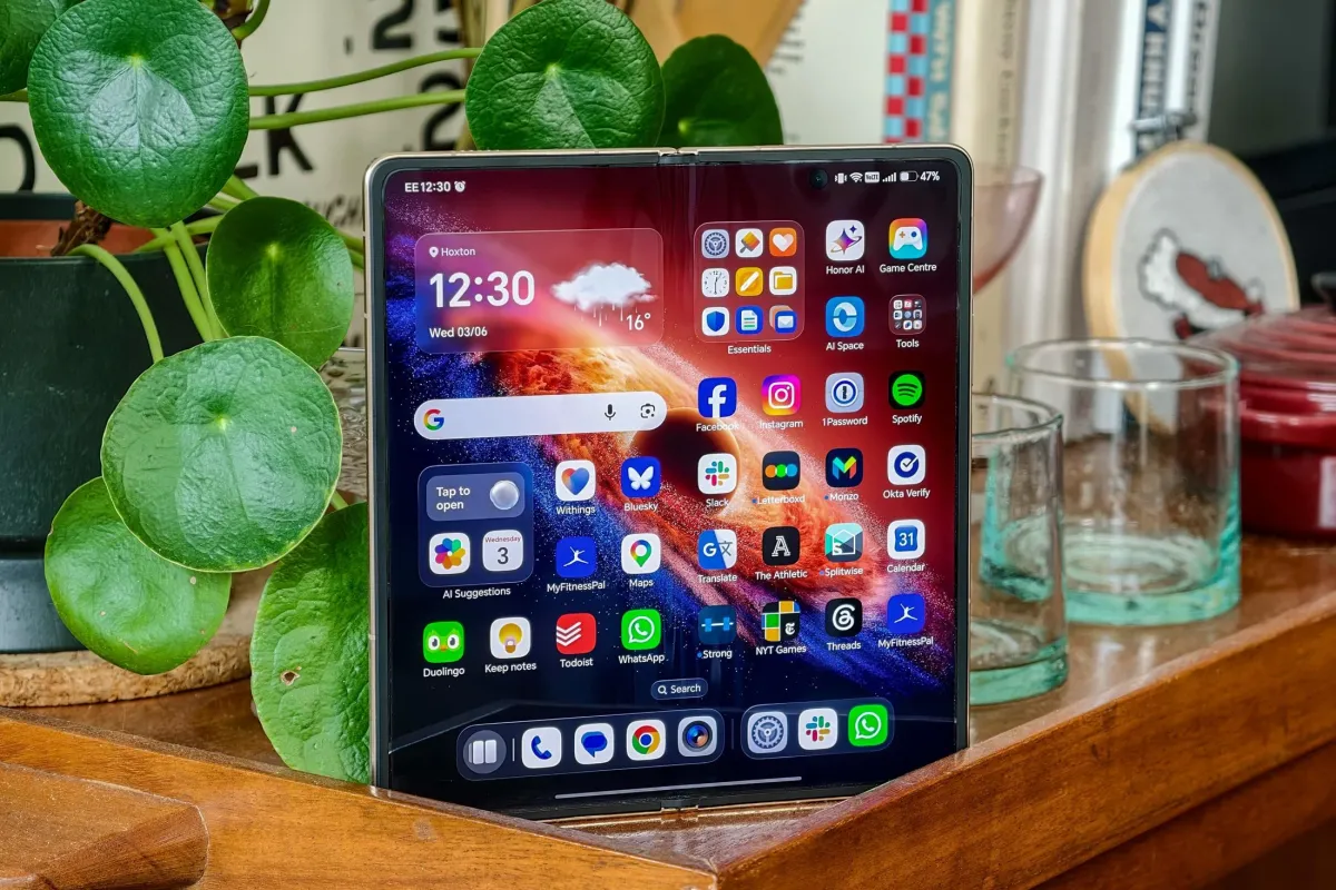 Honor Magic V6 foldable smartphone.