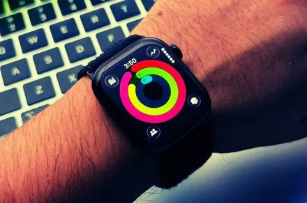 Diagram illustrating high-mobility oxide backplane technology for Apple Watch displays