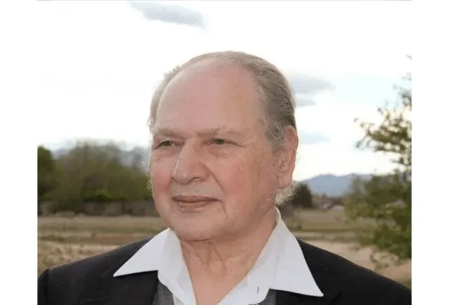 Ronald Wayne, Apple co-founder, reviews early partnership documents.