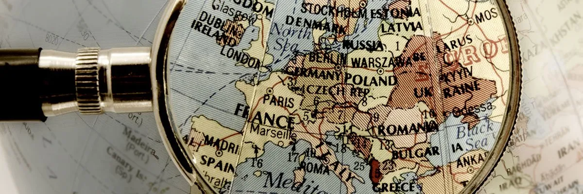 The diagram illustrates the European cloud sovereignty divide and delayed Dutch infrastructure standards.