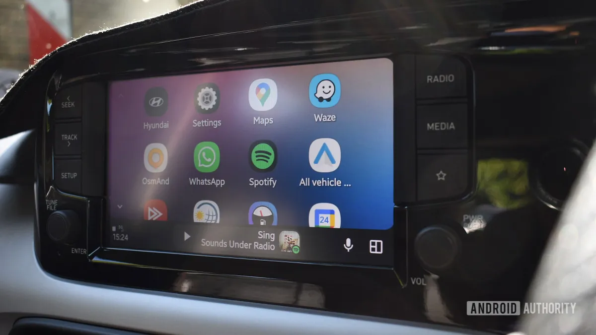 Google released an Android Auto update to resolve Gemini voice command errors during calls.