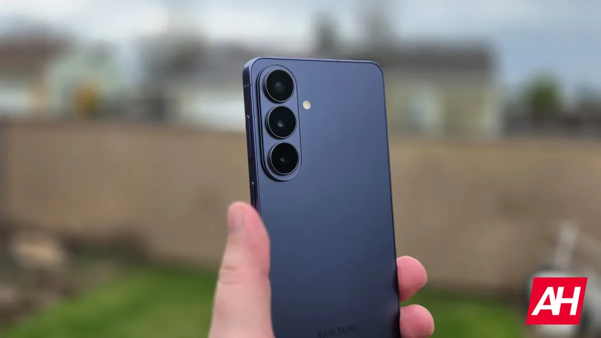 Samsung One UI 9 proximity trigger allows users to activate Bixby by moving the device closer to their face.