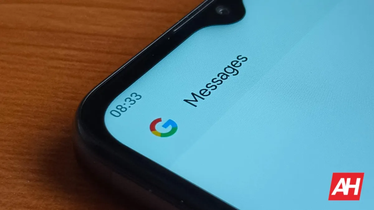 Google Messages app interface showing the Tap to Draft feature that prevents accidental Smart Replies on Android