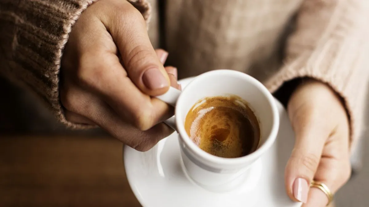 Ultrasonic espresso device brewing coffee at room temperature without heat.