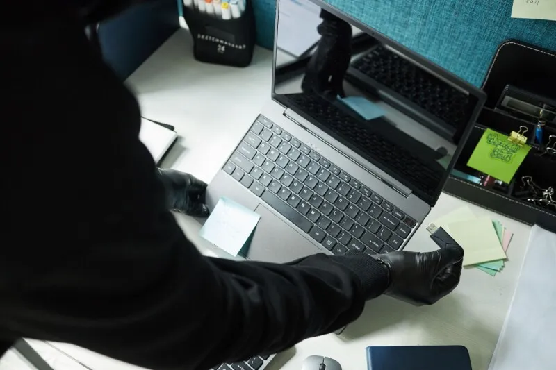 UNC3753 threat actors combining digital calls with physical USB drives to steal data from financial institutions.