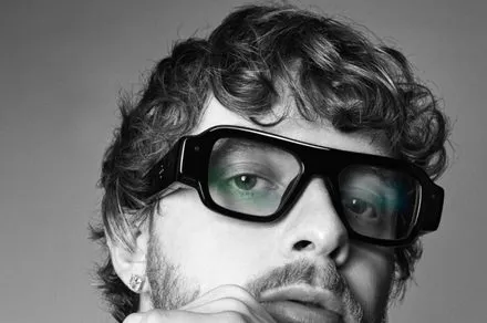 Snap SPECS augmented reality glasses with liquid crystal displays and electrochromic tinting lenses
