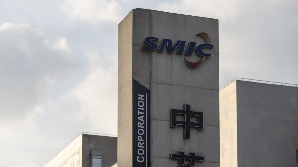 This cross section shows a Huawei mobile processor chip analyzed by SemiAnalysis to measure SMIC 7nm pitch and density.