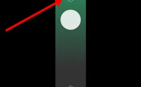Smartphone screen displaying Android mobile hotspot settings and network connection status.