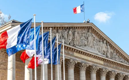 A digital security graphic illustrates a data breach in a French government messaging application.