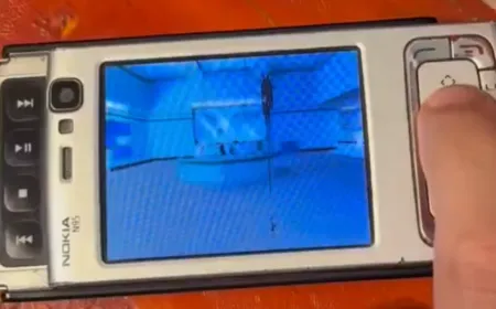 Half-Life gameplay runs on a 2007 Nokia N95 phone at thirty frames per second.