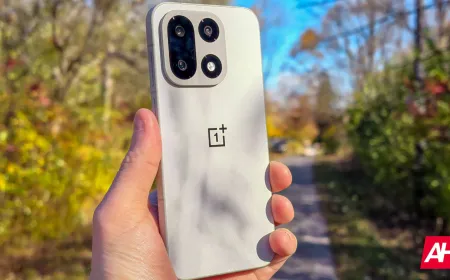 The graphic displays a technical render of the OnePlus 16 smartphone with its display and camera layout clearly visible.