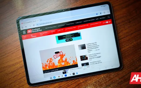 A floating search bar in Chrome desktop combines traditional web lookups with integrated AI tools.