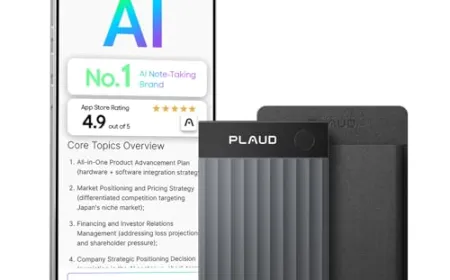 An E Ink tablet displays handwritten notes while a stylus rests on the desk beside it.