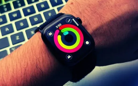 Diagram illustrating high-mobility oxide backplane technology for Apple Watch displays
