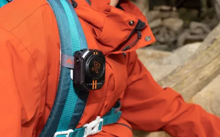 Ulefone RugOne Xlink 7 AI sports walkie-talkie device.