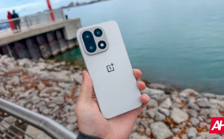 OnePlus 15 transferring files to an iPhone via the Quick Share update.