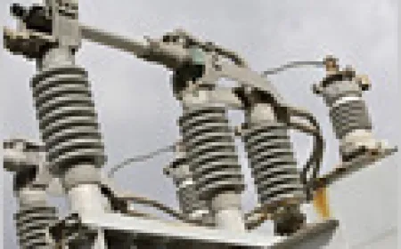 Crusoe pauses Wyoming data center plans after failing to secure major customers amid cost and schedule concerns.