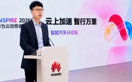 The photograph displays the Huawei Ascend 950DT artificial intelligence processor chip.
