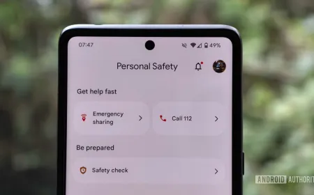 The Google Personal Safety app interface displays emergency contacts and crash detection settings for young users.