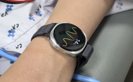 A flexible wearable patch processes artificial intelligence models directly on the skin for real-time medical diagnostics.
