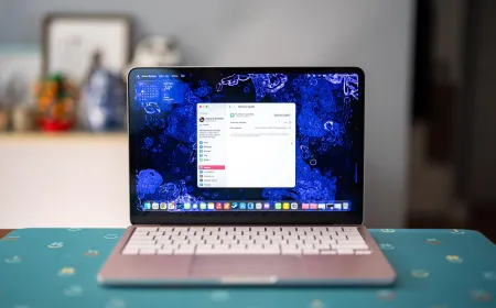 The macOS Golden Gate beta interface displays the Liquid Glass transparency slider alongside updated window corner radii.