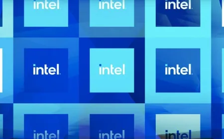 The diagram illustrates Intel Raptor Lake Next processor architecture emphasizing manufacturing efficiency for late 2020s...