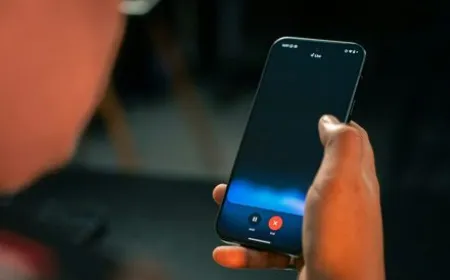 The Google Contacts app displays Gemini artificial intelligence integration features on Android.