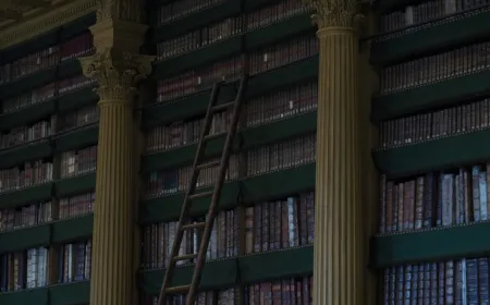 Six Georgians stand trial in Paris over the alleged theft of rare Russian literary archives.
