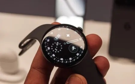 Pixel Watch displays Wear OS 7 update screen.