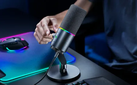 The Razer Seiren V3 Pro microphone features a 30mm cardioid capsule and dual USB-C connectivity.