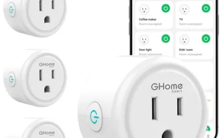 A smart plug displays real-time energy consumption data on its integrated screen.