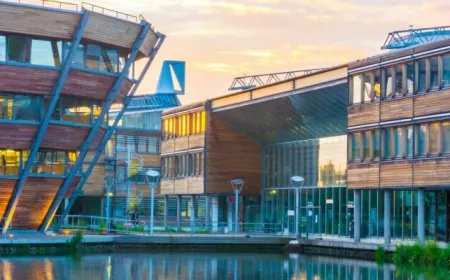 University of Nottingham logo is shown with ShinyHunters data breach warning.