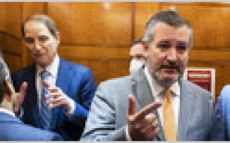 Senators Ted Cruz and Ron Wyden introduce the JAWBONE Act to prevent federal coercion of broadcasters.