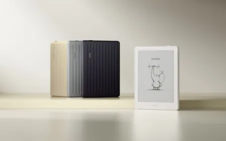 The Boox Go 6 e-reader is displayed with its compatible stylus on a 3-inch monochrome screen.