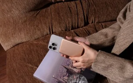 A compact portable power bank featuring magnetic wireless charging and a slim profile for mobile use.