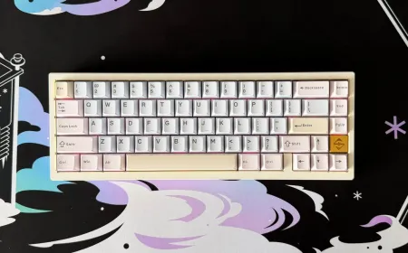 The Wobkey Zen 65 mechanical keyboard features a CNC aluminum case and a toolless ball-catch mounting system.