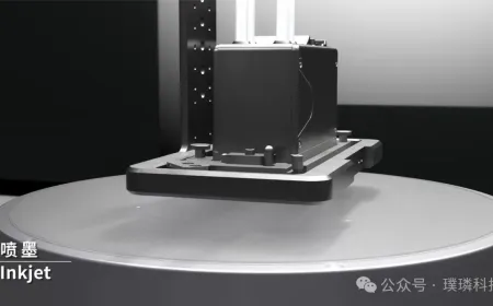 An eight-inch wafer displays photonic circuits fabricated through nanoimprint lithography.