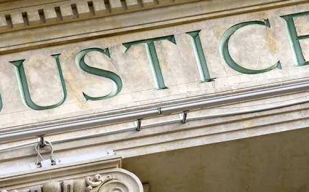 Concept graphic showing artificial intelligence tools integrated into UK court proceedings