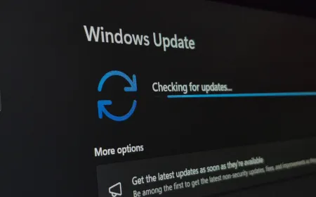 The Windows 11 desktop interface displays system performance metrics alongside security update notifications.