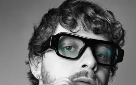 Snap SPECS augmented reality glasses with liquid crystal displays and electrochromic tinting lenses