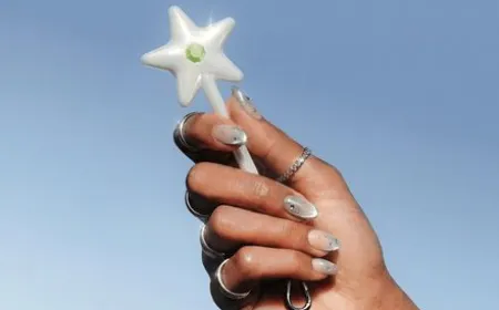 A pearlescent star-shaped NFC keychain links directly to a Cash App account for physical transactions.