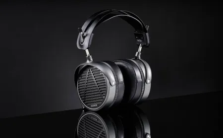 Audeze MM-520 open-back wired mixing headphones with 90mm planar magnetic drivers and SLAM technology.