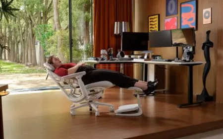 The LiberNovo Maxis and Omni chairs provide adaptive support for diverse body types and dynamic workplace movement.