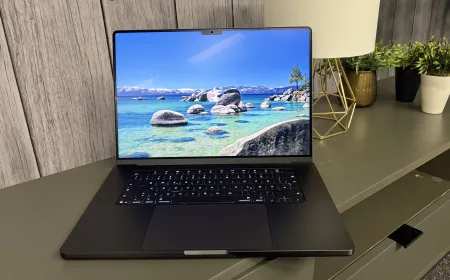 Apple M5 Pro MacBook Pro Deal: Save $300 at B&H Photo