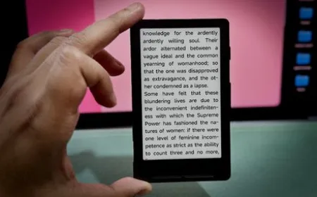 The Xteink X4 pocket e reader features a four point three inch electronic ink display inside a credit card sized chassis.